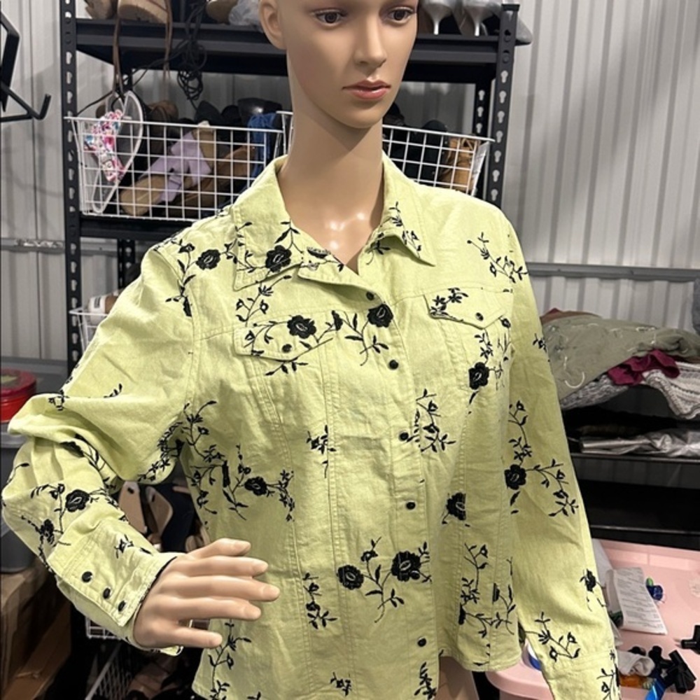 Roper women’s Green with black Floral Button Down Shirt size xl
